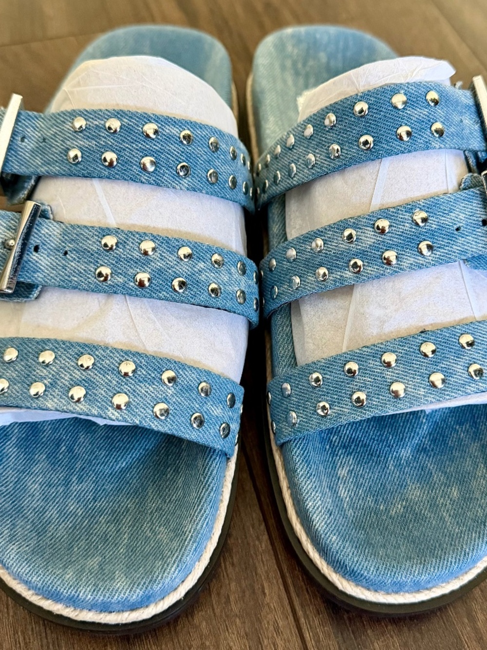 NEW VINCE CAMUTO Women's light blue Denim Stonewashed Flat Sandals Slides 8.5